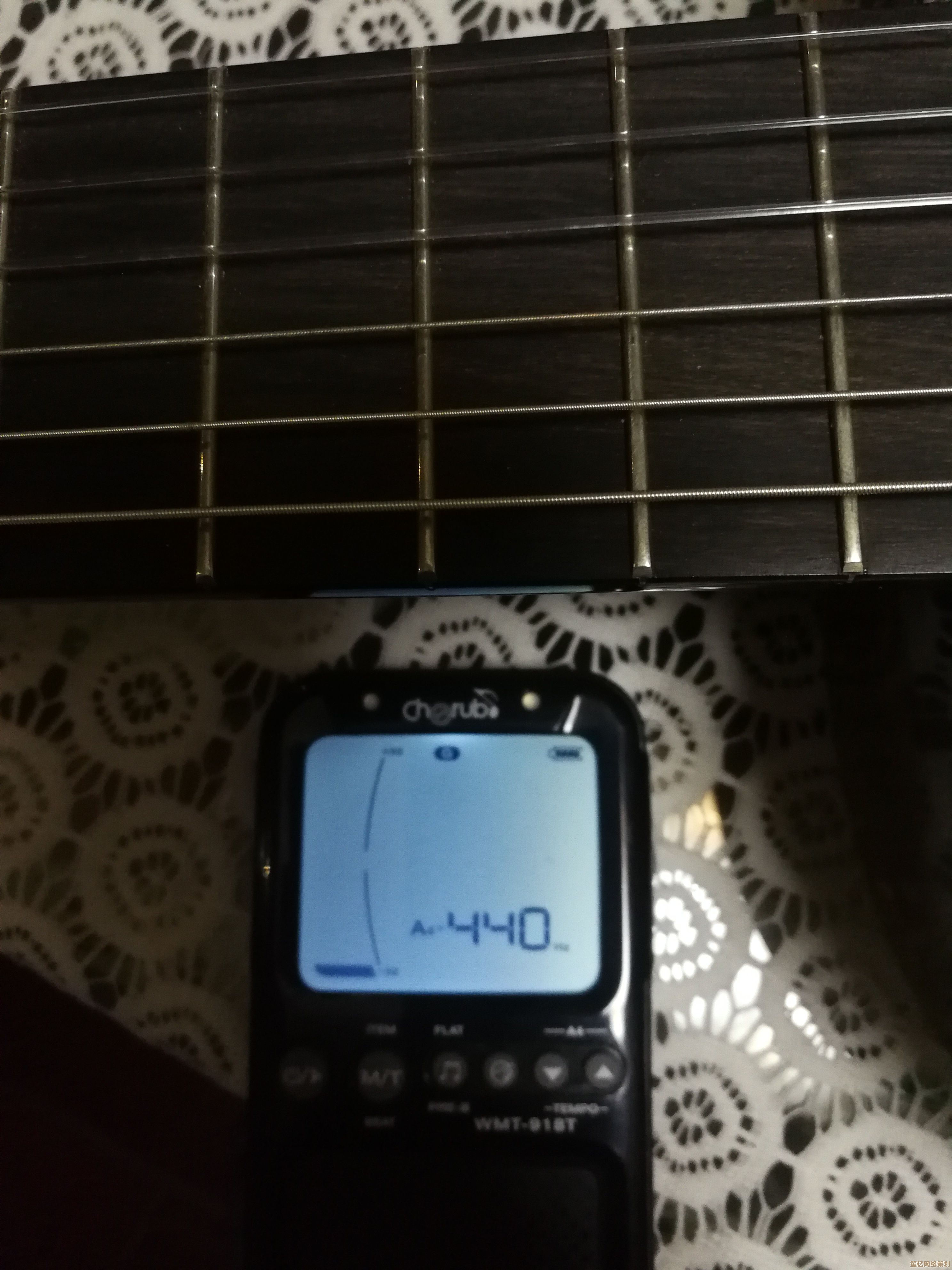 吉他调音器操作指南:从入门到精通的详细步骤解析 吉他调音器操作指南:从入门到精通的详细步骤解析