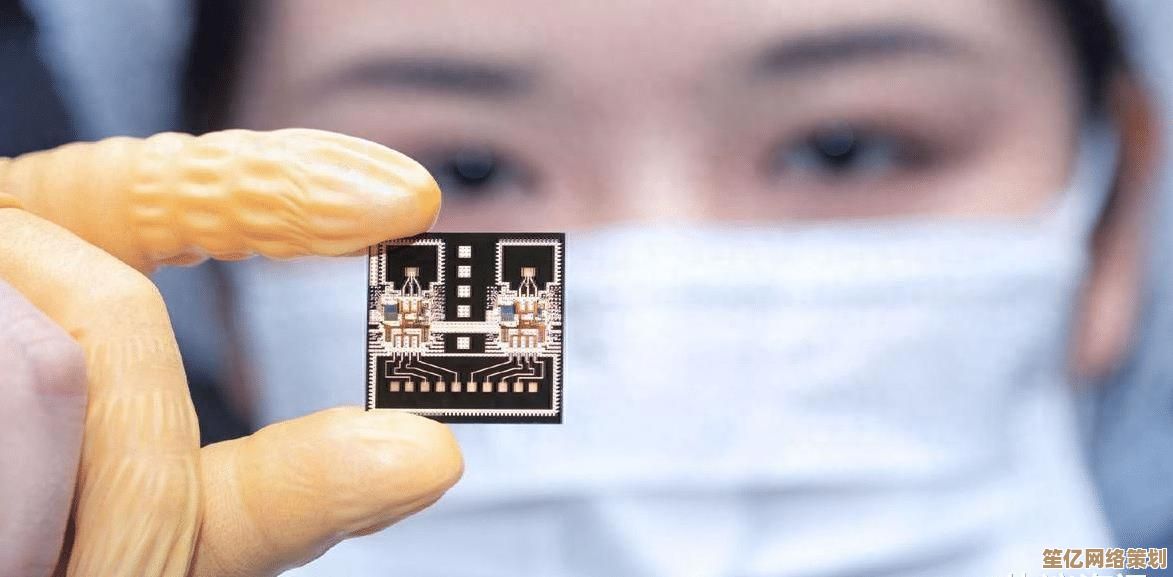 2025年和平精英SS14赛季限定套装隐藏属性及实战效果深度测评 2025年和平精英SS14赛季限定套装隐藏属性及实战效果深度测评