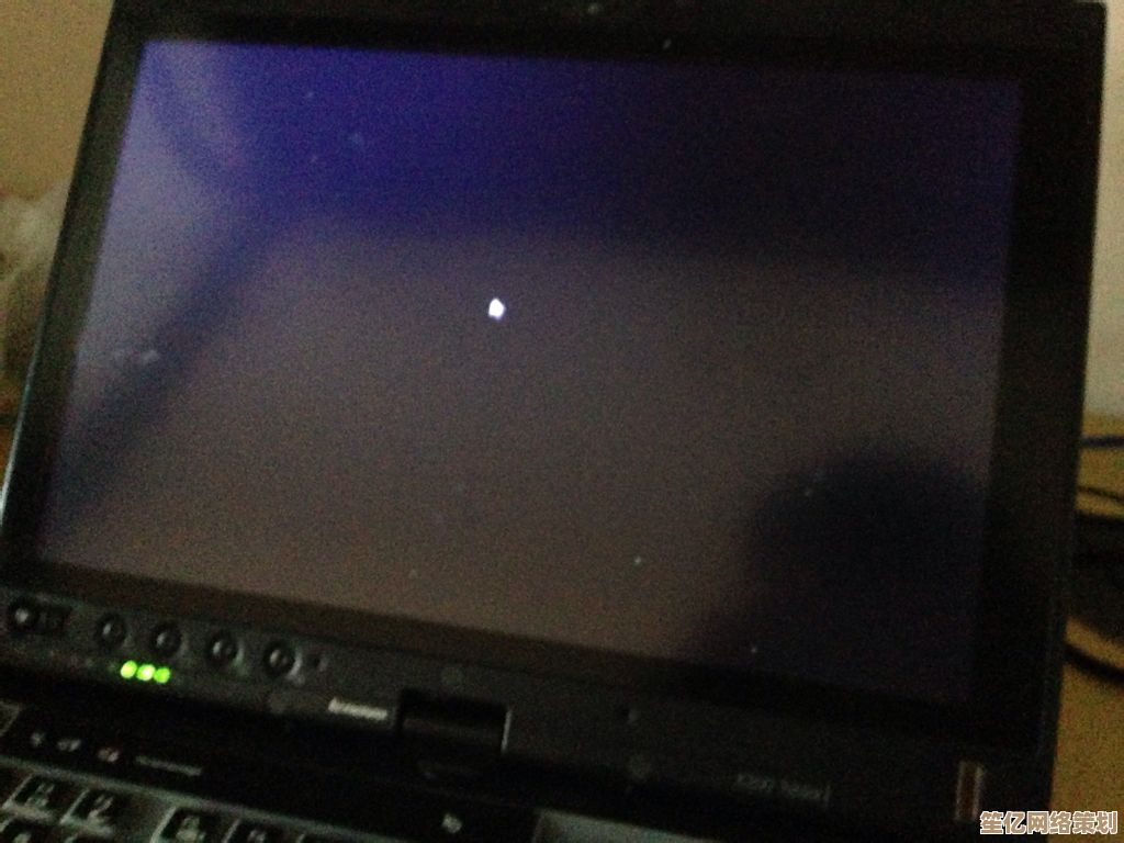 笔记本启动后屏幕无显示?详细诊断与自救方案助你快速解决 笔记本启动后屏幕无显示?详细诊断与自救方案助你快速解决