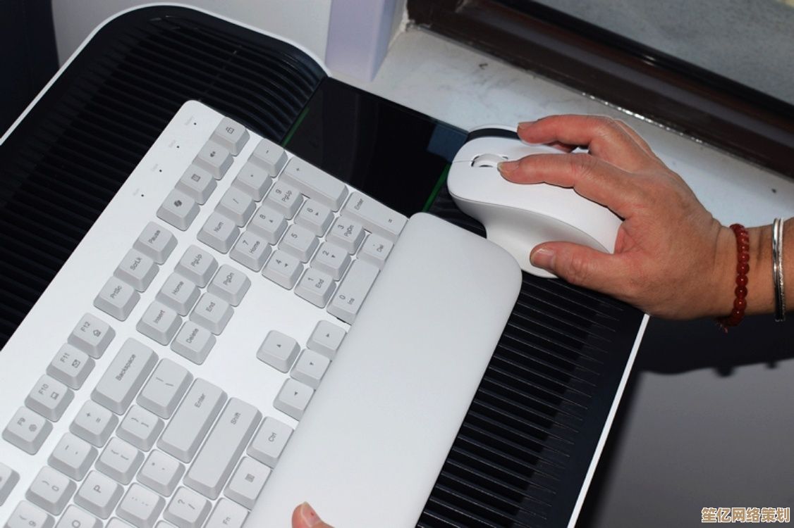 无线键鼠套装便携设计，办公高效更轻松，无线连接便捷操作