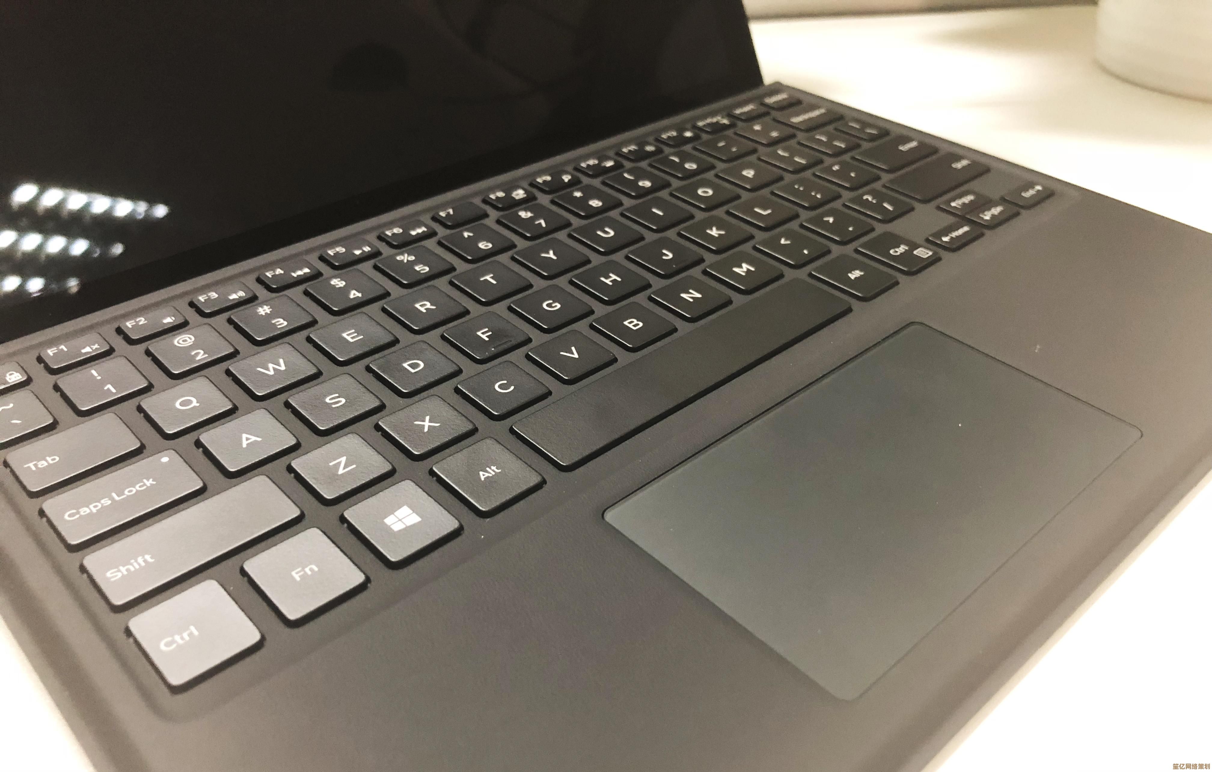 体验DELL笔记本：以精湛工艺打造高效能移动办公伙伴