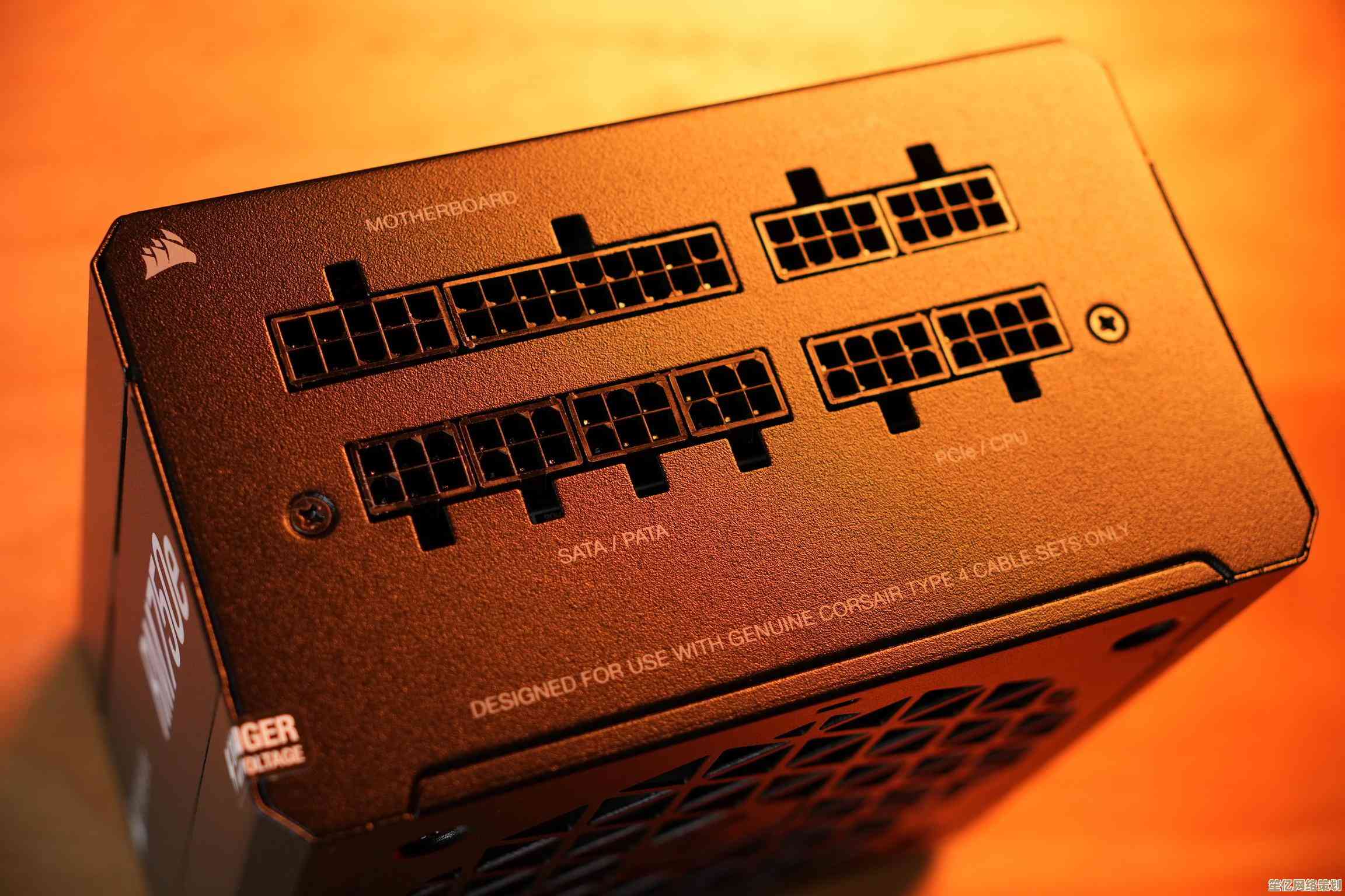 从PATA到SATA：深入解析硬盘电源接口的设计演变与性能提升