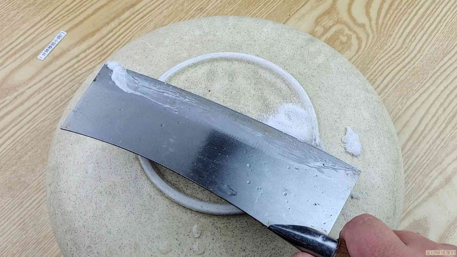 电脑开机桌面一片空白？高手教你快速恢复所有内容