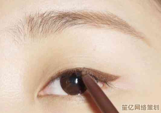 单眼皮如何自然变成双眼皮？这些实用技巧助你提升魅力眼型！
