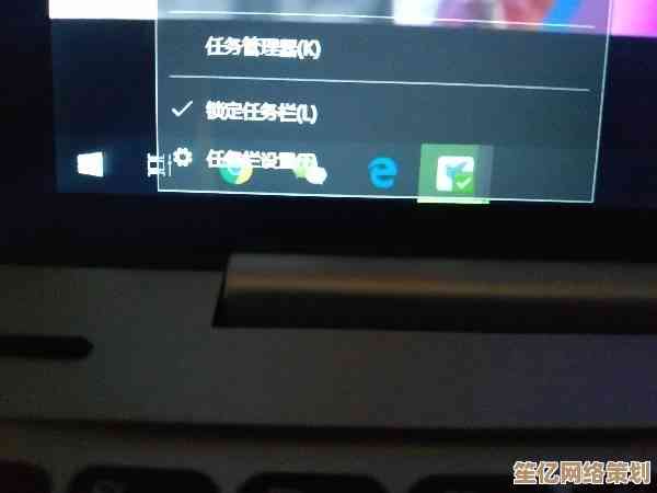 电脑屏幕一片漆黑唯有鼠标显示？自助排障方法全解析