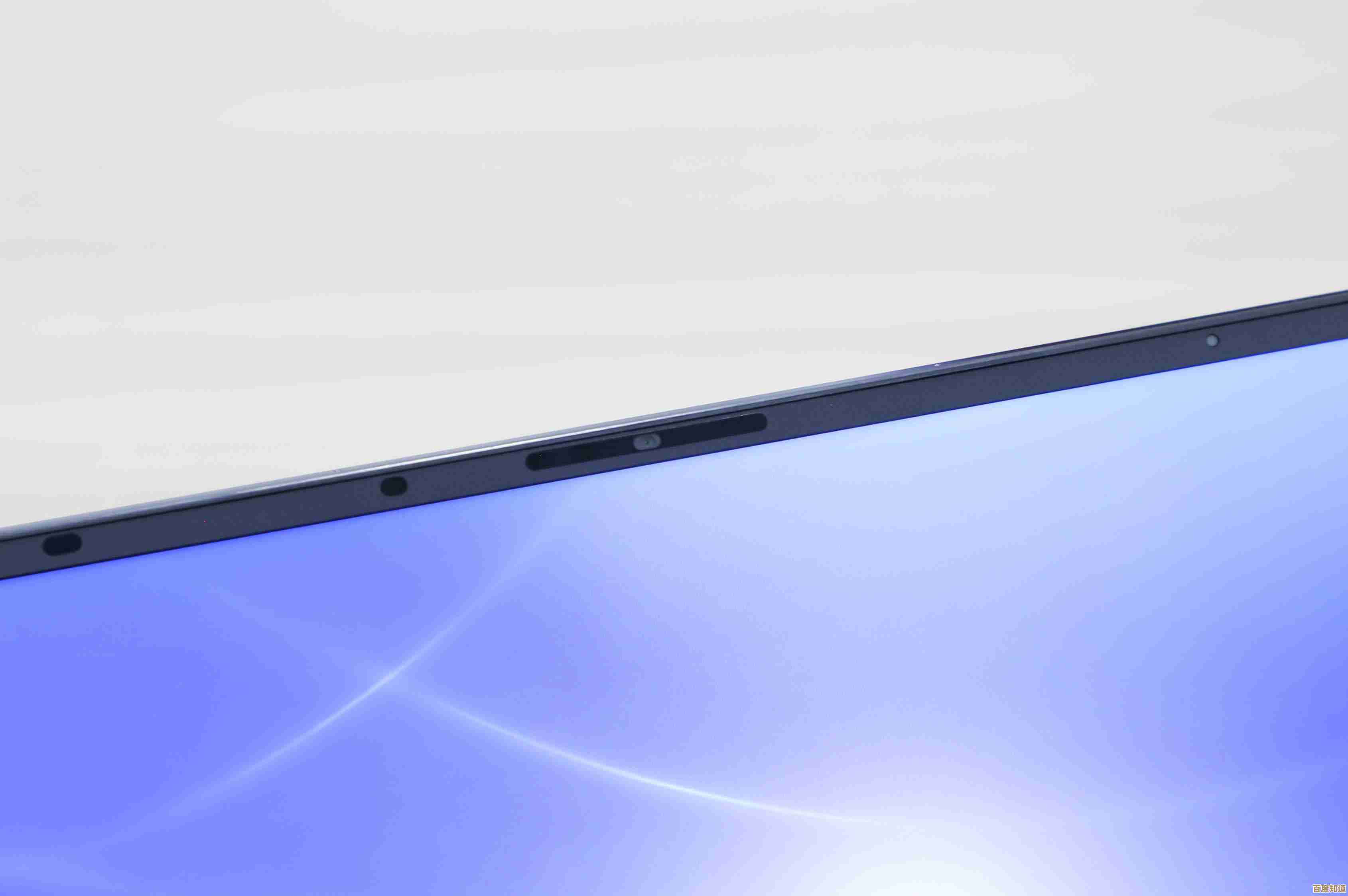 选择戴尔高性能轻薄笔记本，让移动办公更智能、更流畅、更高效