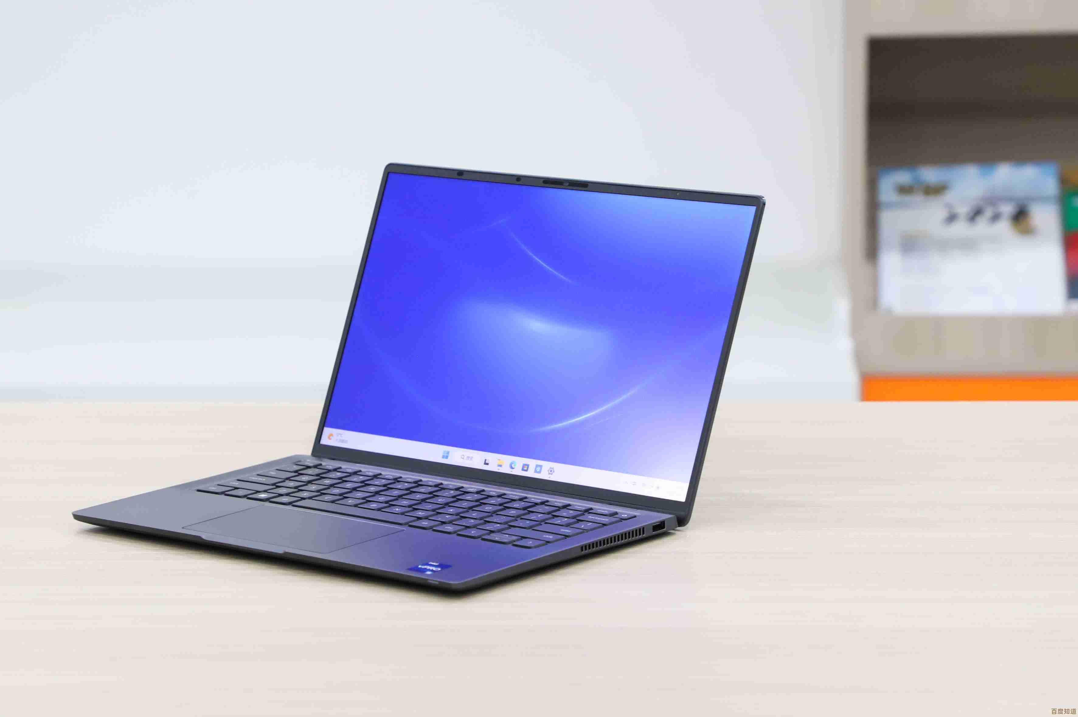 选择戴尔高性能轻薄笔记本，让移动办公更智能、更流畅、更高效