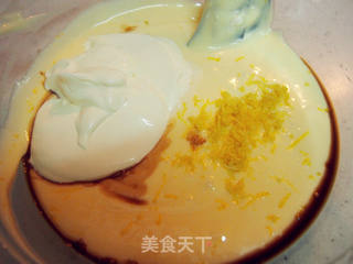 玩着游戏想着柠檬芝士蛋糕的做法,边探索配方边翻食谱,好奇心停不下