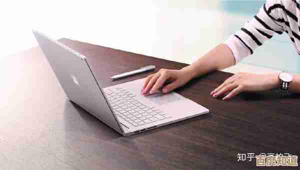 畅享极致键入乐趣！这款超薄便携键盘让打字高手爱不释手，出行办公两相宜