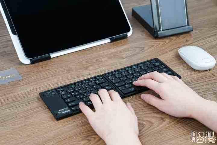 小巧便携的笔记本电脑小键盘，让移动办公更高效便捷