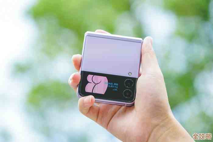 探索三星Z Flip 3：当科技美学遇上便携折叠新体验