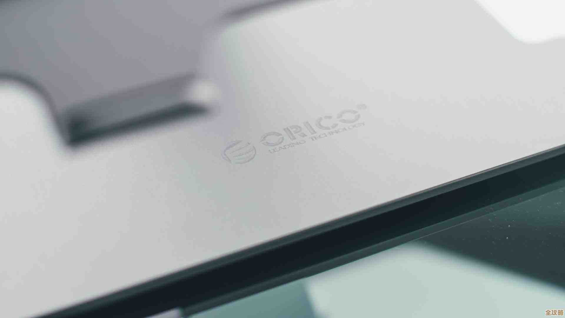 选择高品质透明贴膜，有效防护笔记本屏幕，延长使用寿命更安心！