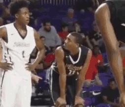 就我眼神好，逃出大楼辨别人类保护大家，碎片式通关提醒别慌