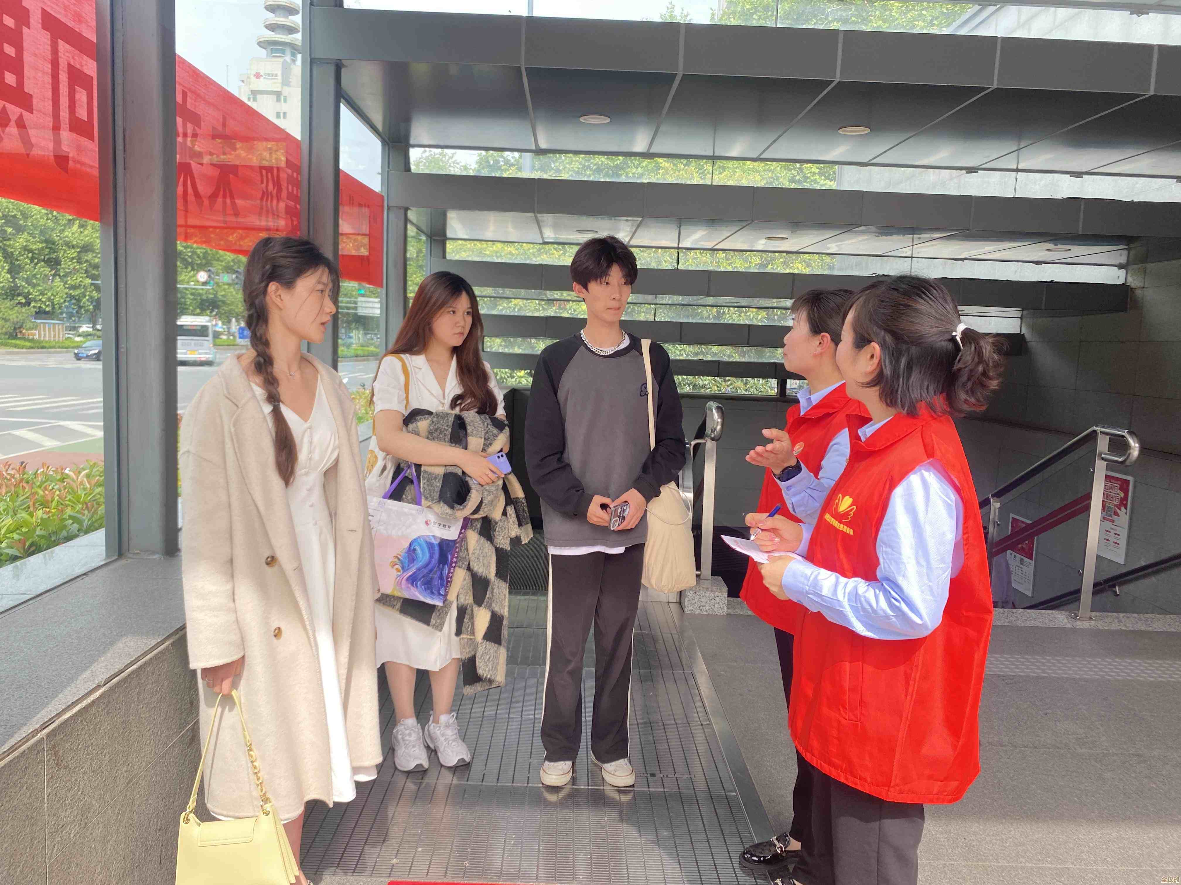 借助GPS导航软件，开启智能出行新时代，精准指引、省时便捷