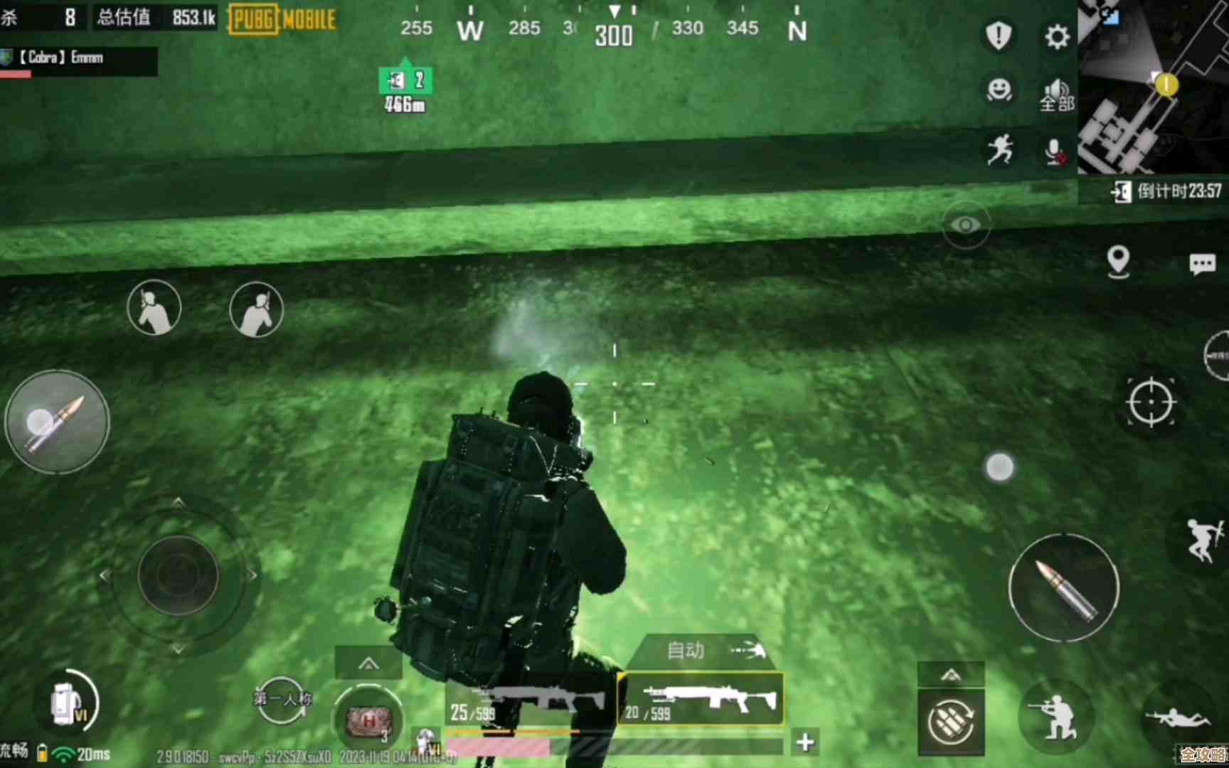 有人知道地铁逃生荧光天线配哪个衣服吗，感觉图标看着怪