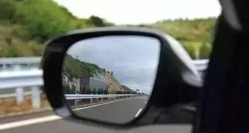 实习期驾驶人上高速要不要有人陪着啊规矩到底是怎样